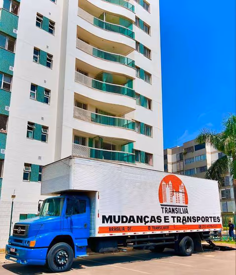 Caminhão TranSilva em Mudança Predial